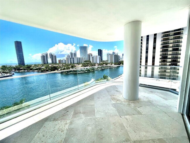 Foto del edificio - 19707 Turnberry Way