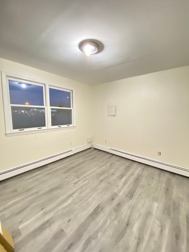 821 Main St Unit 1, Farmingdale, NY 11735 Apartments in Farmingdale