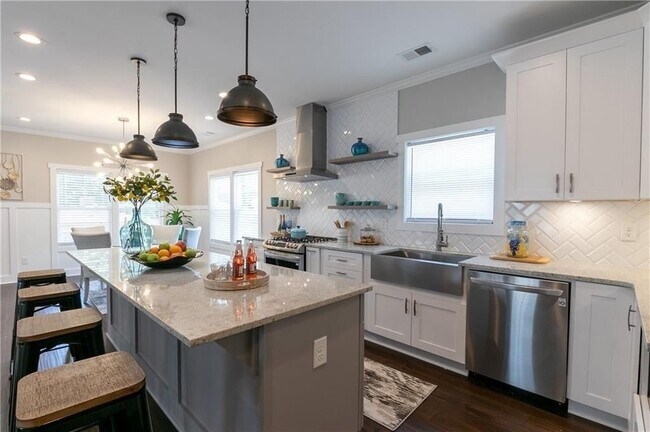 Building Photo - 202 Haygood Ave SE