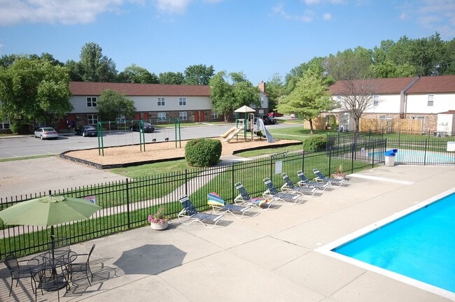 Building Photo - Country Lake Estates