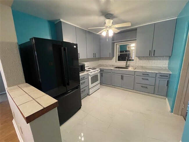 Foto del edificio - 2805 Ave T NW