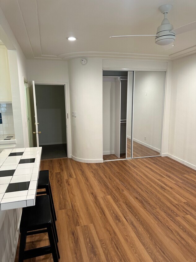 Foto principal - 632 S Cloverdale Ave