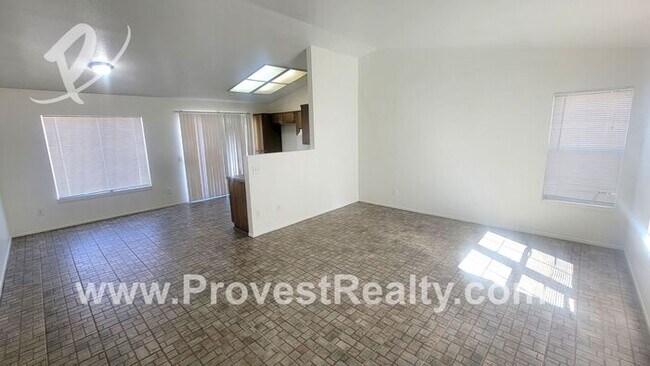 Foto del edificio - 2 Bedroom, 1 Bath Adelanto Home
