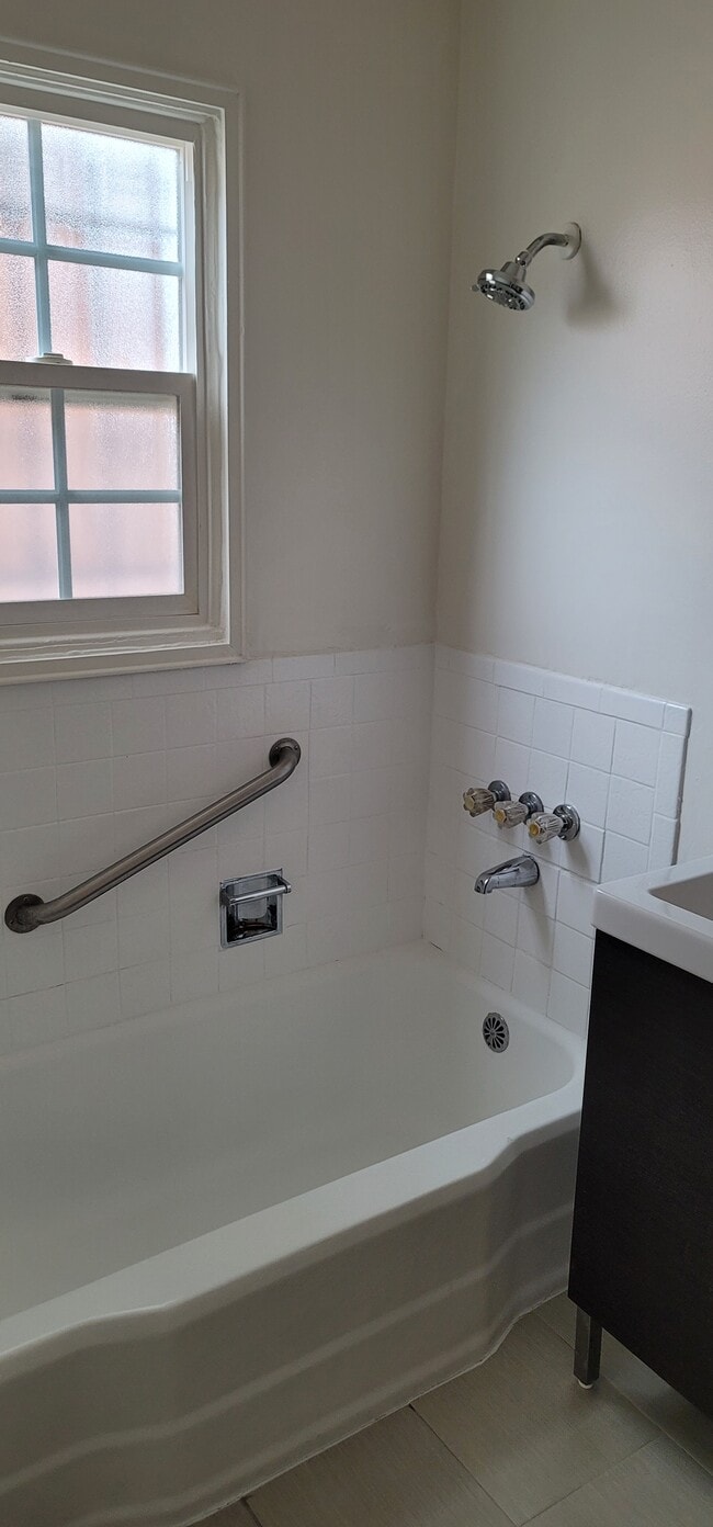 Foto del edificio - 6133 S Victoria Ave