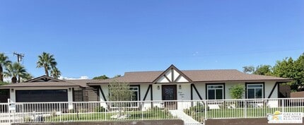 Building Photo - 372 E Molino Rd