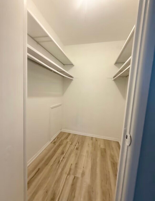 Foto del edificio - 2969 Four Towers Dr