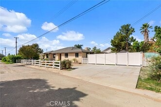 Building Photo - 7420 Ivy Ln