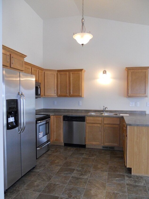 Primary Photo - 3 Bed 3 Bath Twin Home