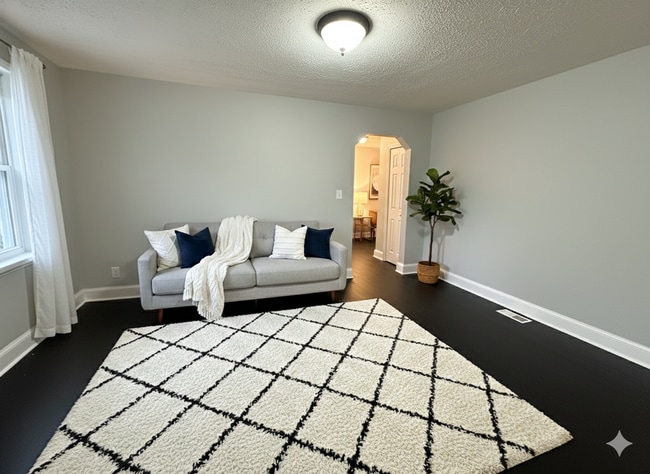 Foto del edificio - 4632 Hillside Rd SE