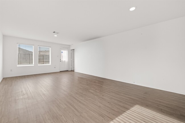 Building Photo - 26827 Prairie Smoke Ln