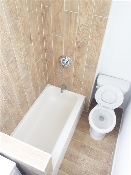 Foto del edificio - 2372 Hughes Ave