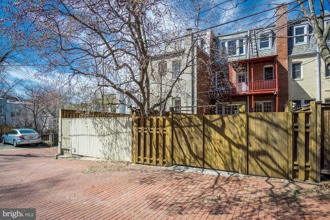 Foto del edificio - 1912 Belmont Rd NW