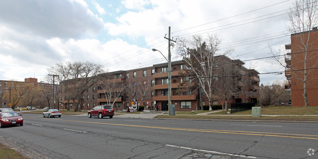 Photo du bâtiment - Danforth Apartments