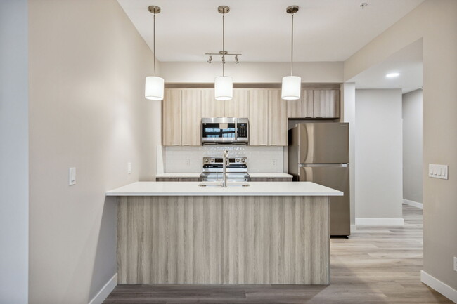 Photo du bâtiment - Discover Your Dream Home at Riverpark Apar...