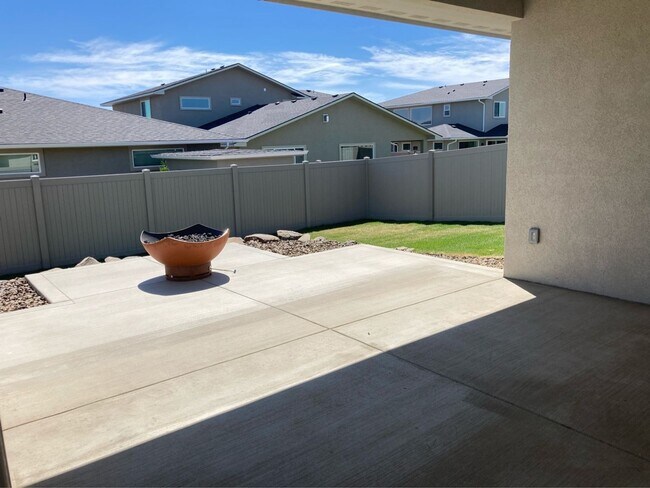 Foto del edificio - 3-Bed, 2 Bath Stunner in Kestrel Point