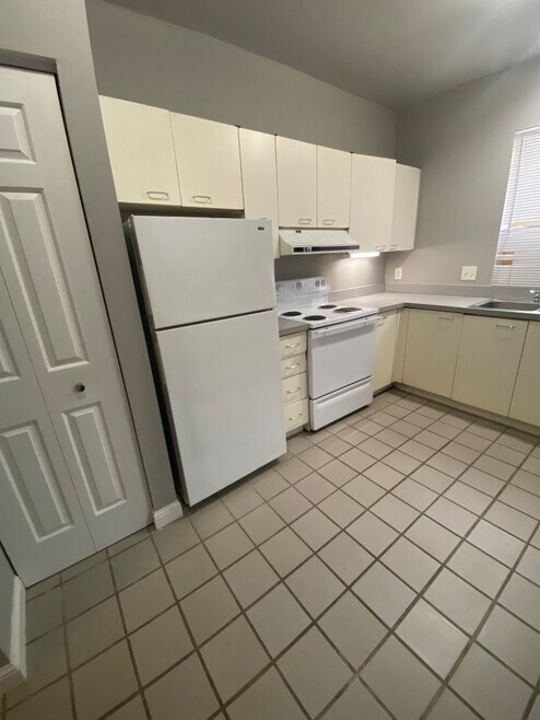 Building Photo - 913 Geyer Ave