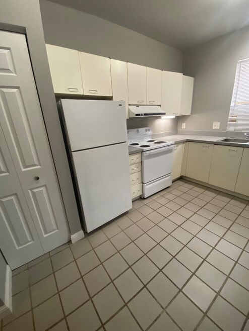 Building Photo - 913 Geyer Ave