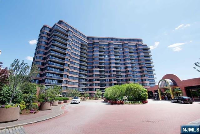 Foto del edificio - 100 Carlyle Dr