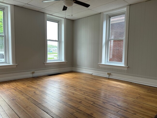 Building Photo - 352 E Bald Eagle St