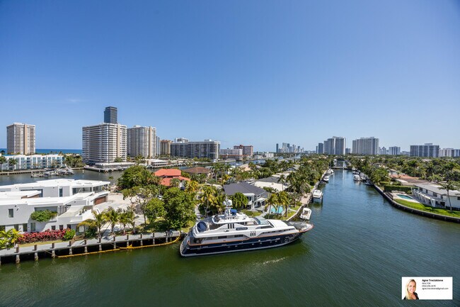 Foto del edificio - 137 Golden Isles Dr