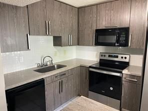 Foto del edificio - 9813 NW 3 St