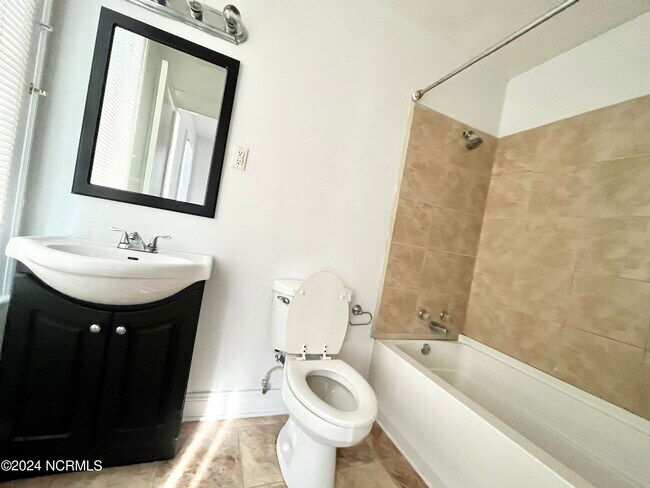 Foto del edificio - 702 W Main St