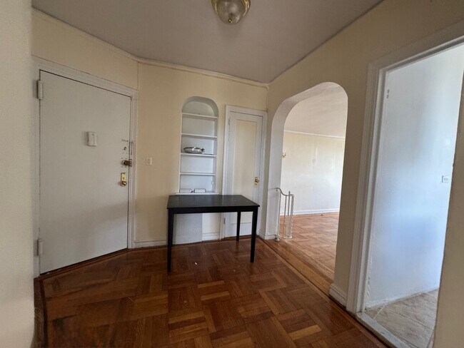Foto del edificio - 1730 Popham Ave