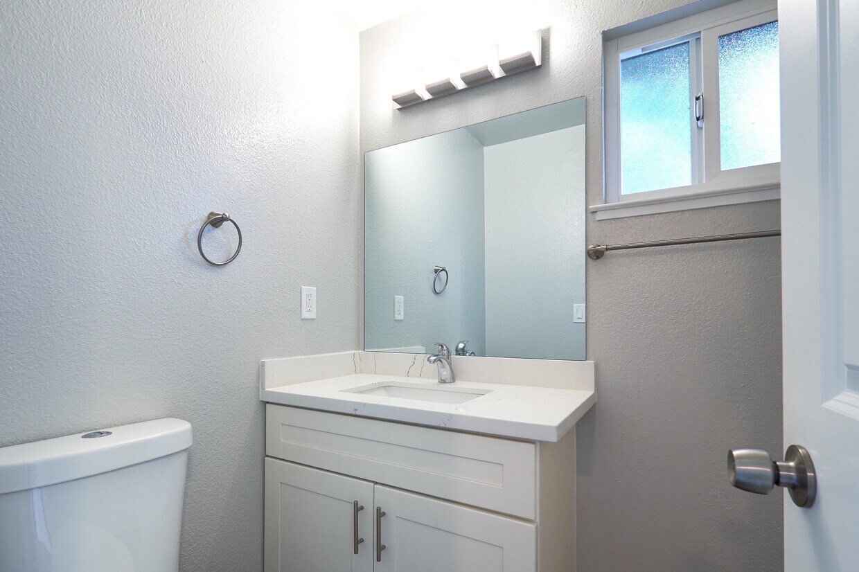 Foto principal - Capitola Townhomes