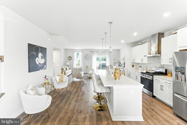Foto del edificio - 406 Honeyberry Ln