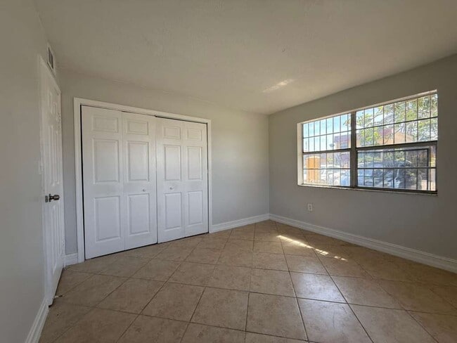 Foto del edificio - 516 NW 179th St