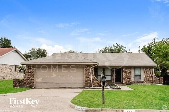 Building Photo - 3225 Amber Dr S