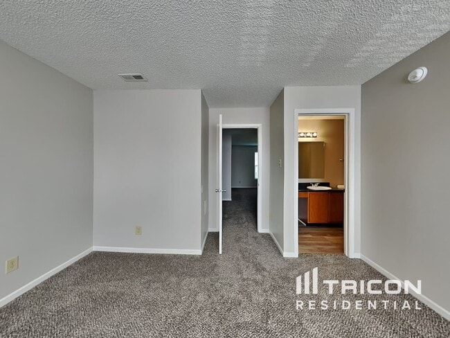 Building Photo - 2168 Olympia Dr