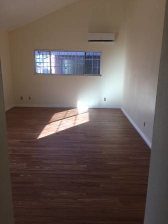 Building Photo - 2803 Elkport St