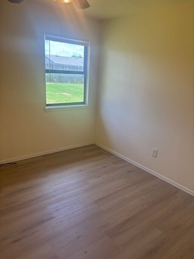 Building Photo - 6414 SW Lynnwood Ave