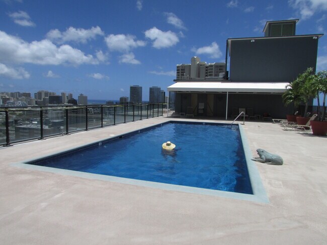 ROOF TOP SWIMMING POOL - 1415 Victoria St