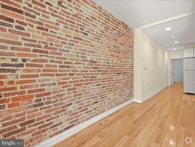 Building Photo - 1447 William St