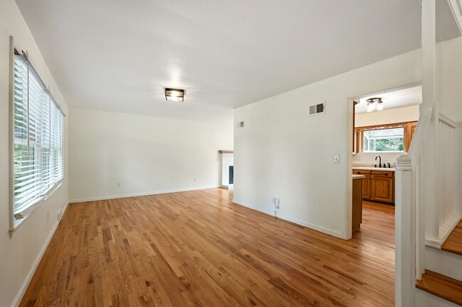 Building Photo - 303 S.W. Pinnell Dr
