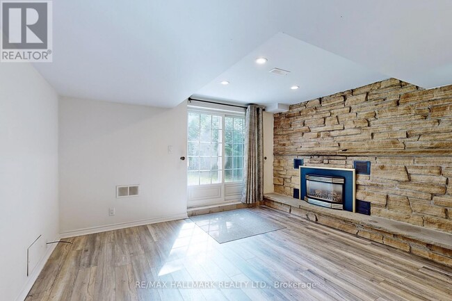 Building Photo - 63 Hillview Dr