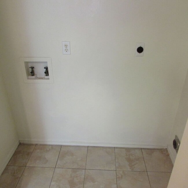 Building Photo - 1109 Horizon Dr