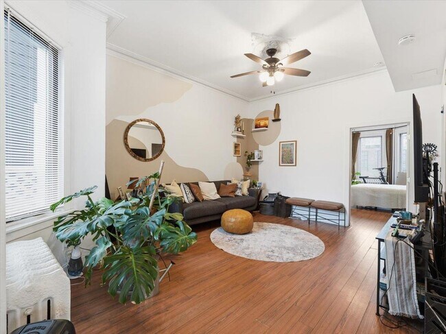 Building Photo - 207 19th St