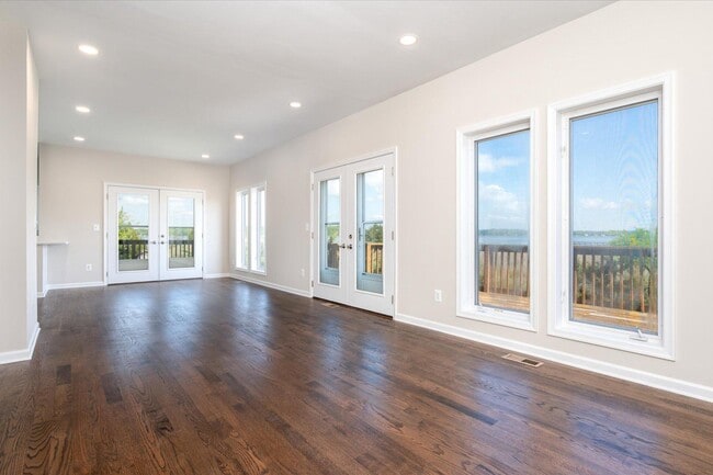 Building Photo - 1100 Paca Dr