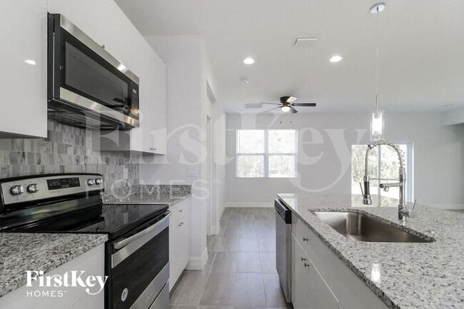 Building Photo - 303 Salmon Ct