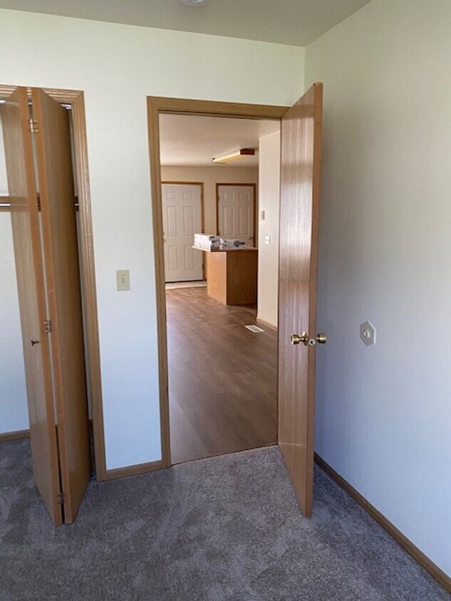 Foto principal - 2 Bedroom 1 Bath 4 Plex