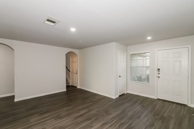 Foto del edificio - 6031 Sugar Field Ln