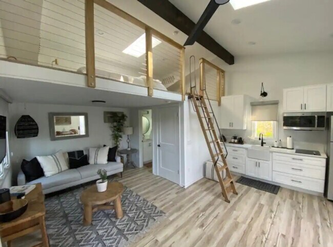 Foto del edificio - 901 Stratford drive, Unit 2