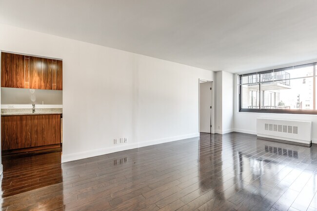 Interior Photo - The Wimbledon