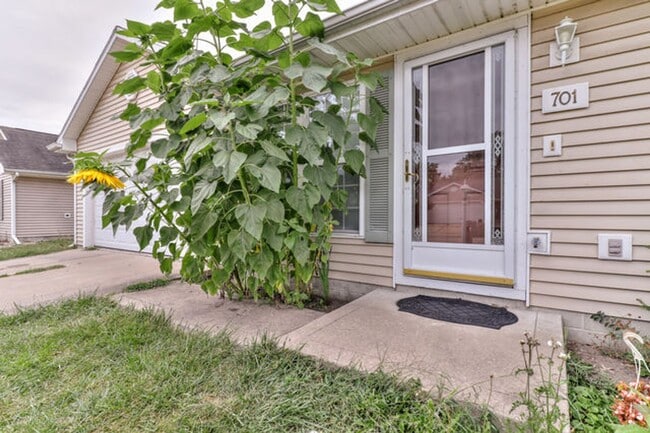 Building Photo - Spacious 3 bedroom, 1 bath home in Urbana ...