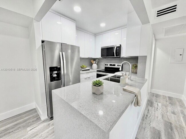 Foto del edificio - 10031 Winding Lake Rd
