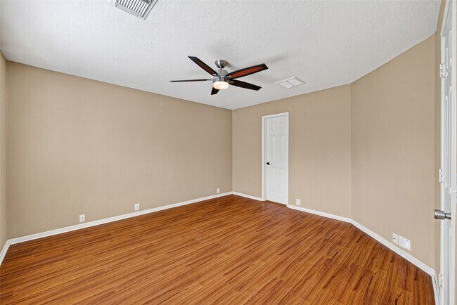 Foto del edificio - 10306 Nickel Grove Dr