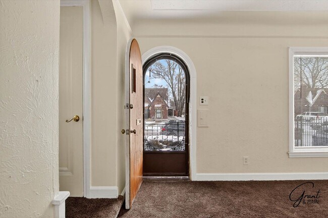 Foto del edificio - $1350 3 bedrooms